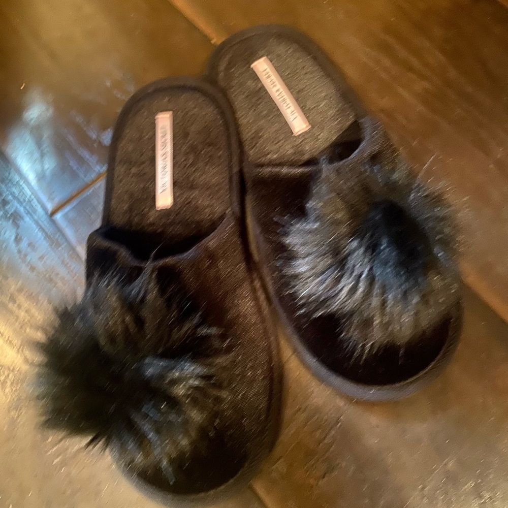 🎉HP - Victoria Secret slippers.